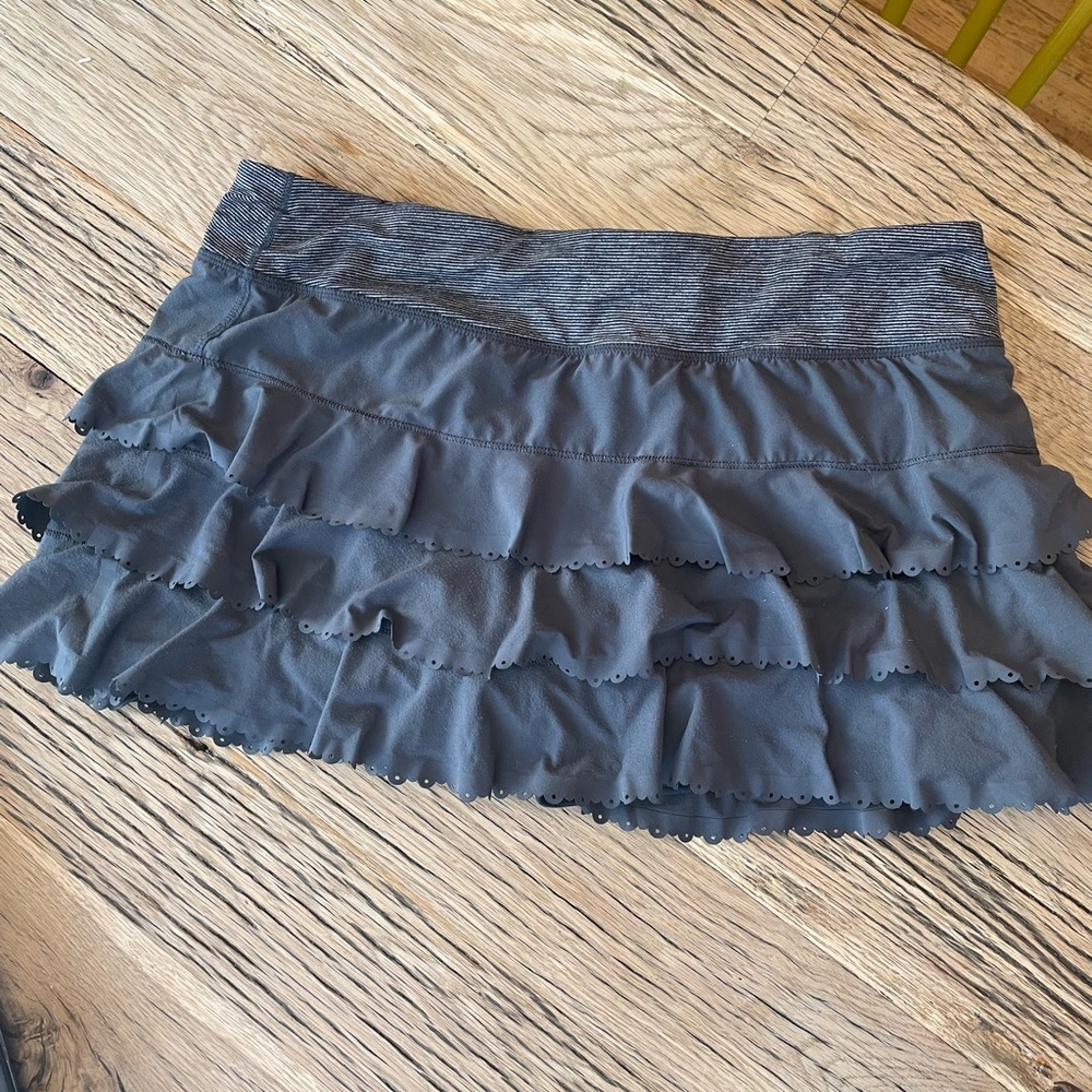 Lululemon tennis/running skirt sz 10